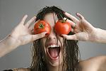 agro-noticias/attachments/15920-crema-de-zanahoria-vs-mascarilla-de-tomate-combatir-arrugas-2.jpg