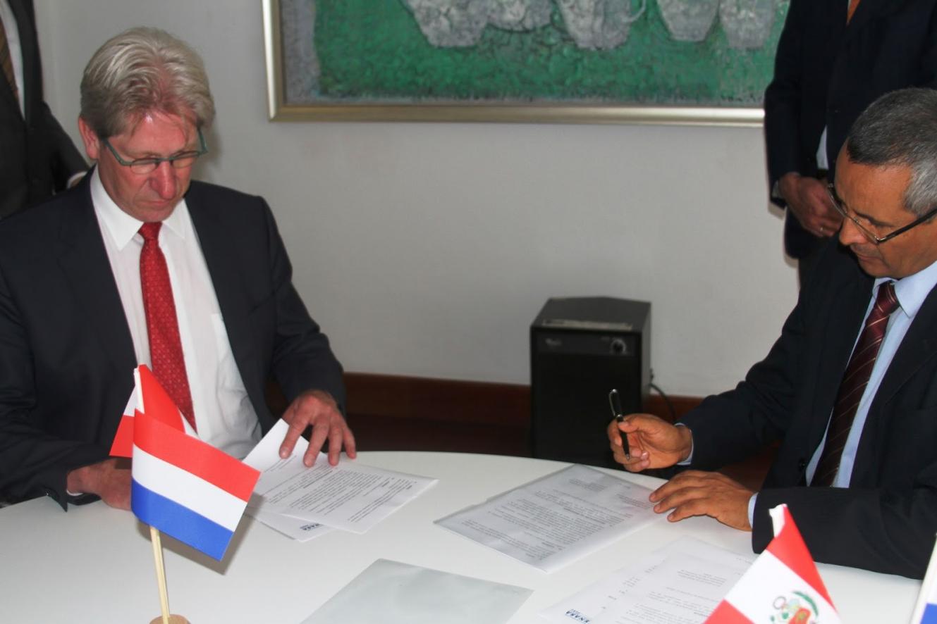 Per y Holanda firman acuerdo: Certificacin Electrnica para exportacin productos agrcolas peruanos